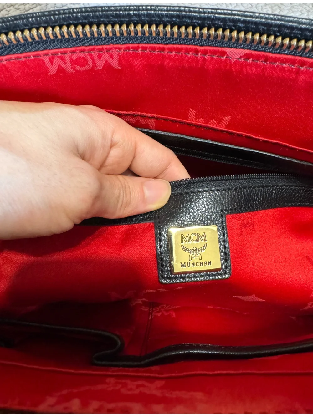 EUC Pebbled Leather Red Interior Vtg Medium MCM Tote - Picture 10 of 16